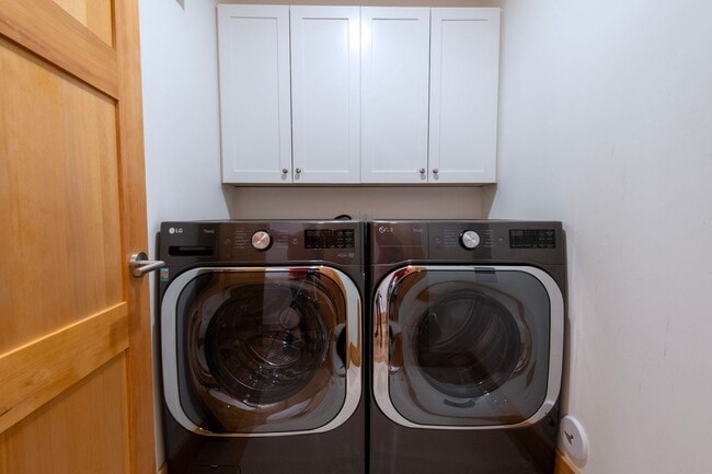 Building Photo - Seasonal Rental 10/1/25 - 5/30/26 Modern F...