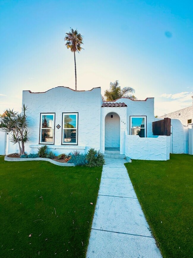 Building Photo - Updated 2 Bedroom 1 Bathroom Mid-town Home