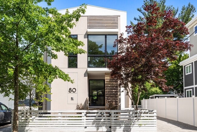 Primary Photo - 80 Alpine St