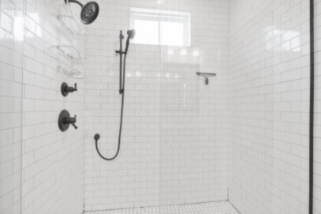 Building Photo - 155 Piney Ln