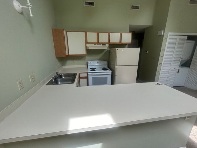 Building Photo - 924 Fairwood Lks Dr