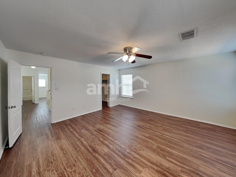 Building Photo - 10019 Bermuda Palm