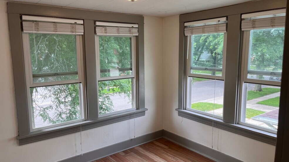Building Photo - 7204 Elmwood Ave