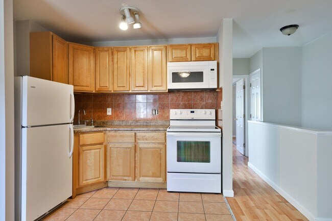 Building Photo - 1440 W Grange Ave