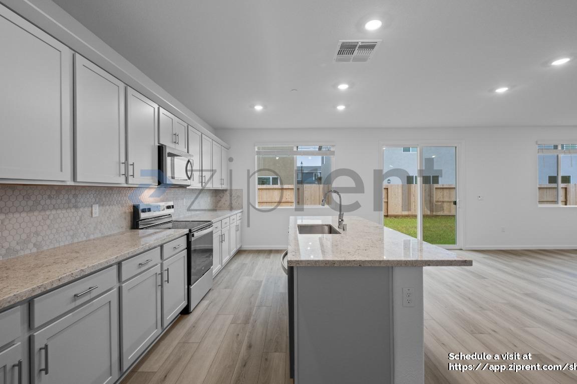 Building Photo - 2494 Zellerbach St