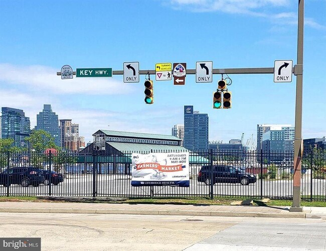 Building Photo - 445 E Fort Ave