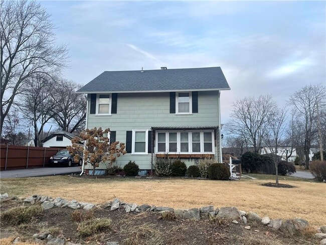 Primary Photo - 2 Brook St