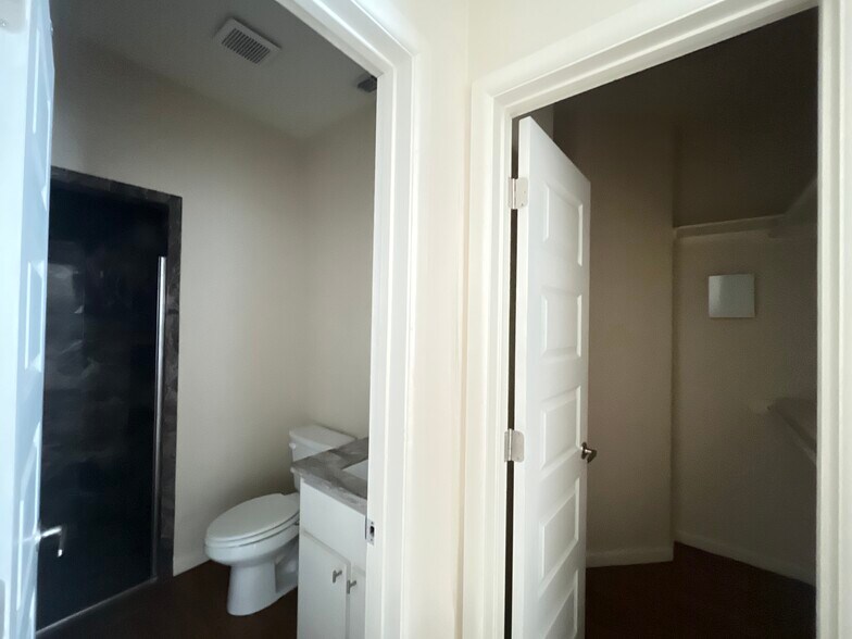 Building Photo - 202 Fig Dr
