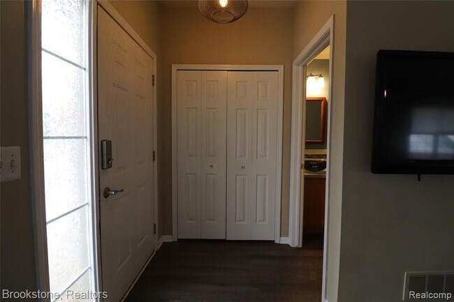 Building Photo - 2096 Cloverly Ln