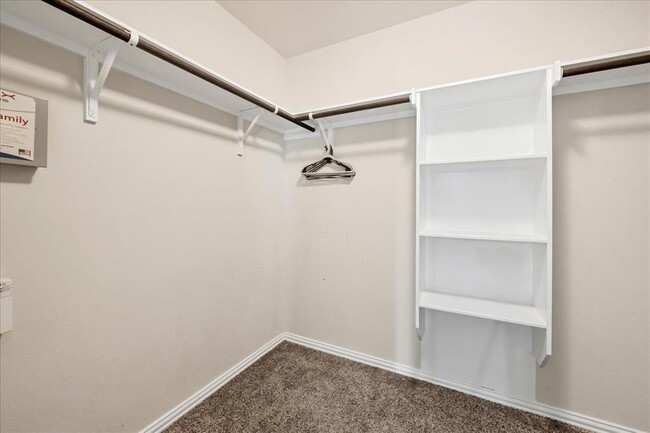 Building Photo - 300 Briar Park Dr