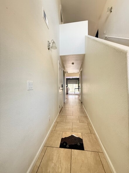 Building Photo - 3145 Alybar Dr