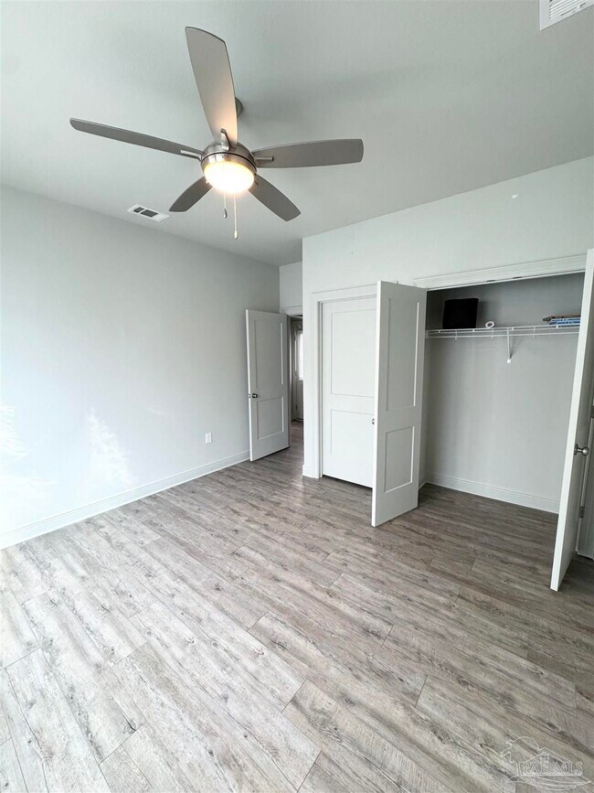 Building Photo - 1191 W Romana St