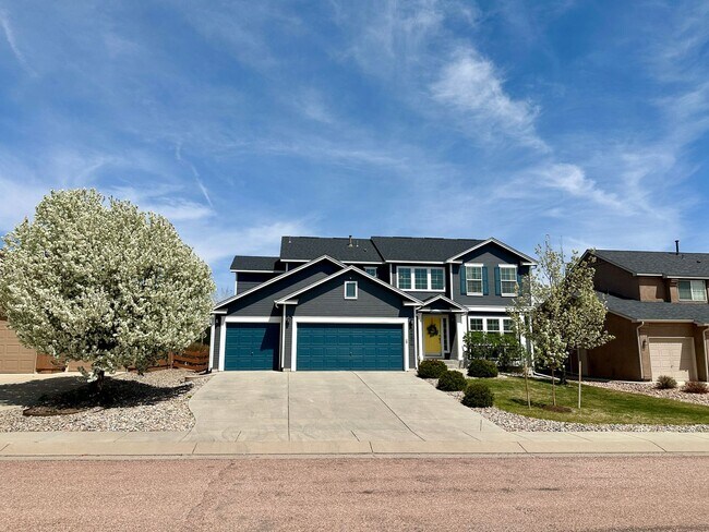 Building Photo - Elegant & Spacious 4BD Home with 3-Car Gar...