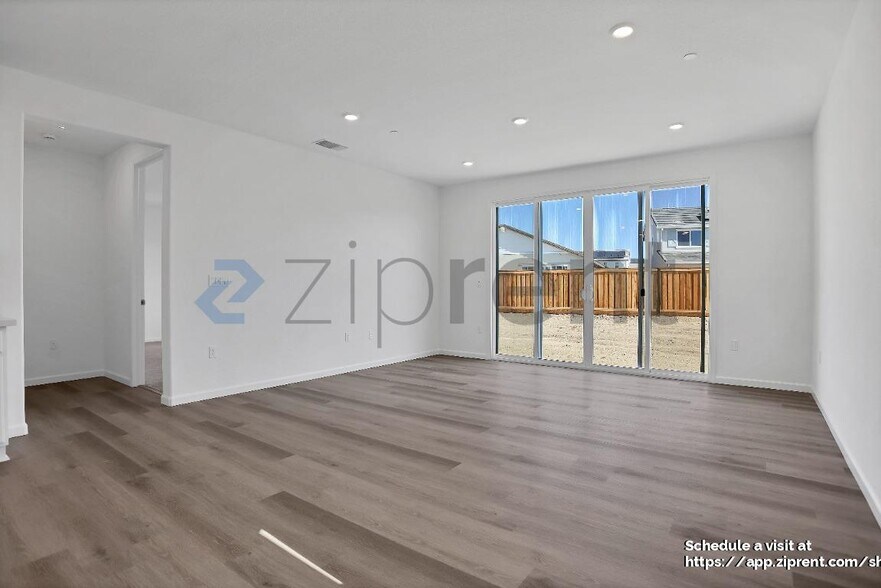 Building Photo - 15474 Hedges Dr