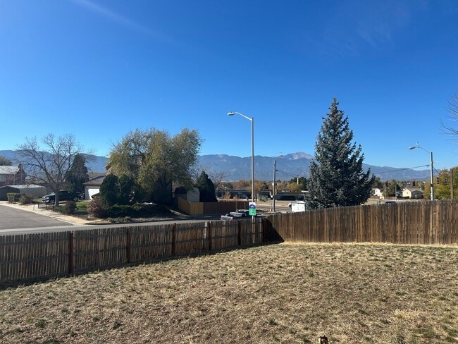 Building Photo - Single Family 3 bedroom, 1.5 bath