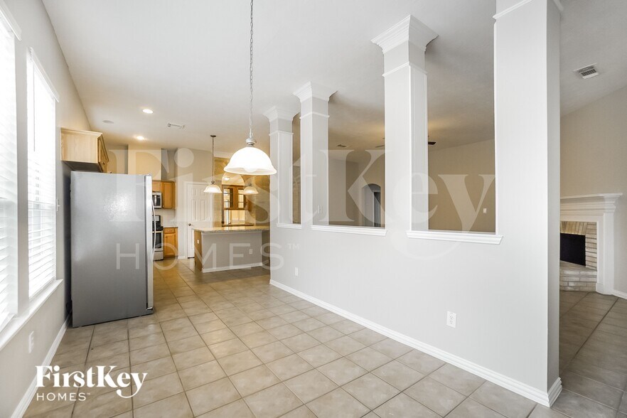 Building Photo - 16042 Belleshire Ln