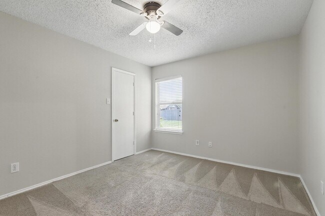 Building Photo - 322 Wonder Oak Ct