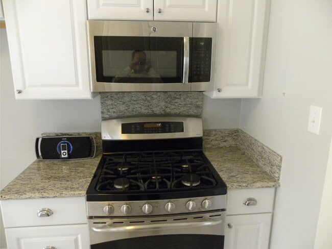 Building Photo - 324 Vista Pl