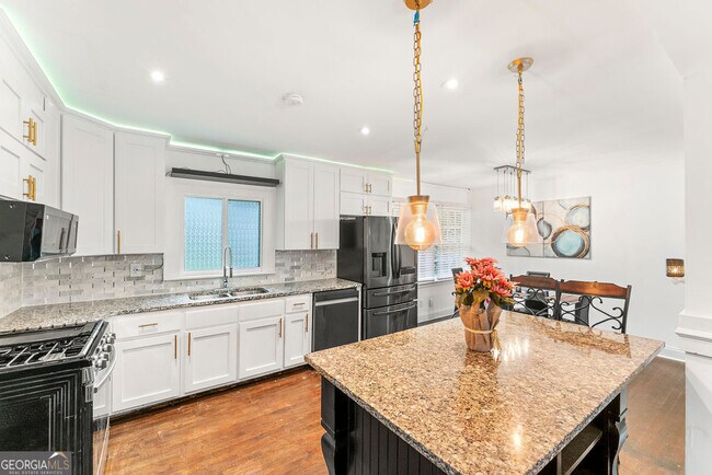 Building Photo - 1131 Custer Ave SE