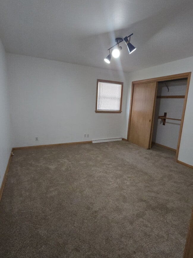 Building Photo - 2716 S Cleveland Park Dr
