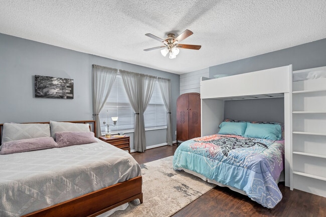 Building Photo - 10 Apple Tree Ct