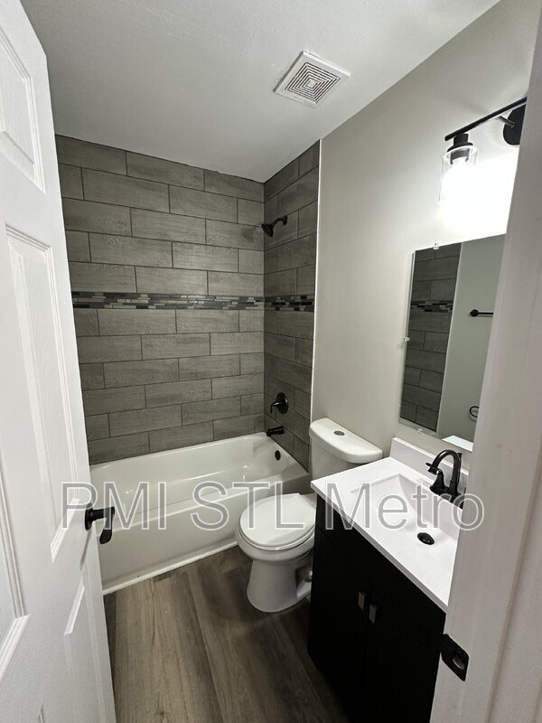 Building Photo - 262 Estridge Rd