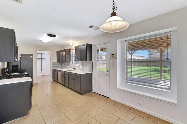 Building Photo - 1811 Adobe Falls Dr