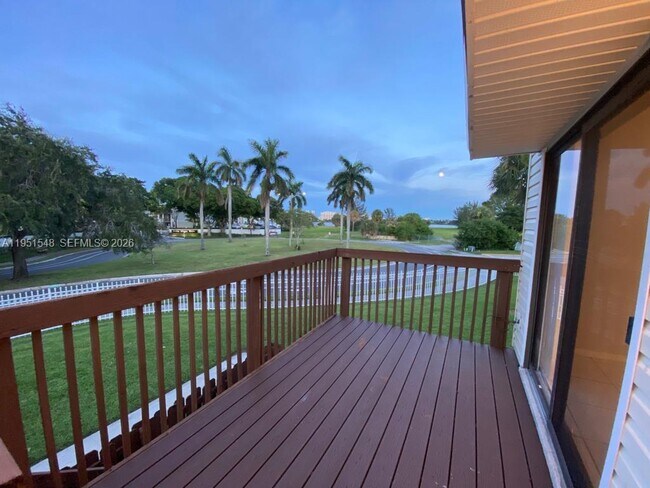 Building Photo - 629 Executive Center Dr