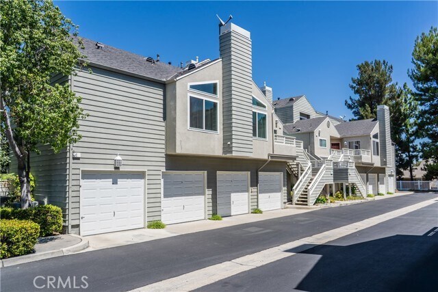 Building Photo - 5 Elmbrook