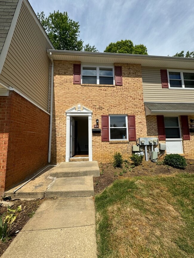 Renovated townhome in Hilltop Village 11 Heritage Ct Annapolis MD