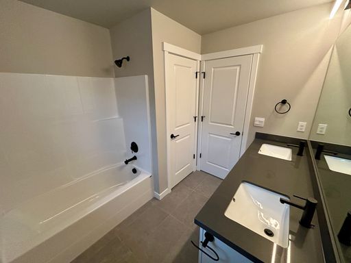 Building Photo - Stunning BRAND NEW 3 bed 2.5 bath home in ...