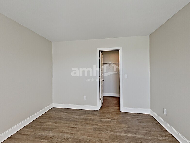 Building Photo - 5530 Central Grove Sq