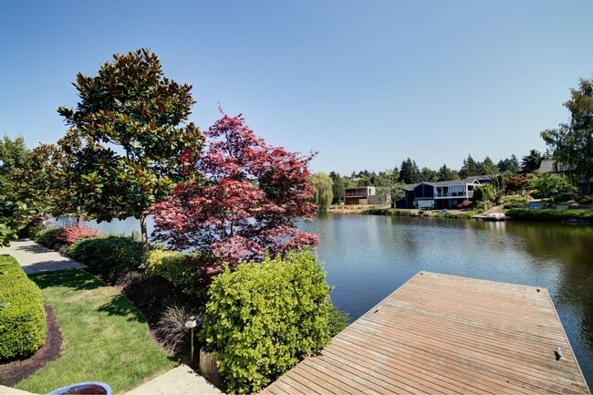 Building Photo - 4Bd+Den/4.5Ba Clyde Hill House