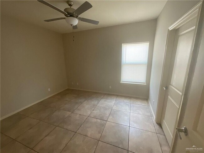 Building Photo - 19 W Garfield Ave