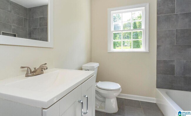 Building Photo - 921 5 Mile Rd