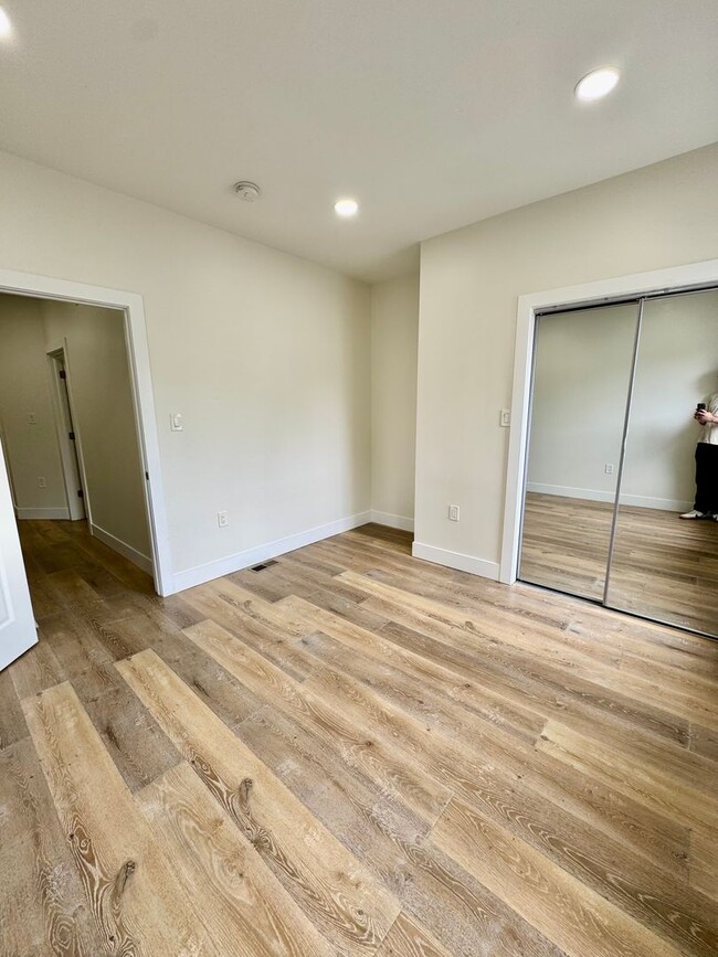 Building Photo - Recently Renovated Home in One of Philadel...