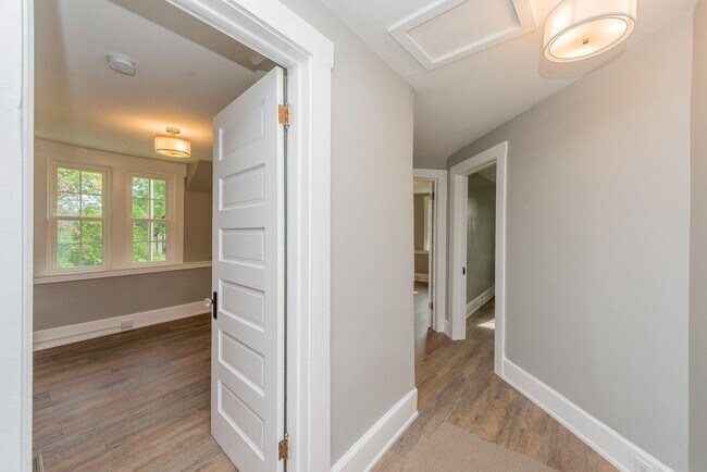 Building Photo - 3 Bedroom/1 Bath Townhouse - Kingsport, TN