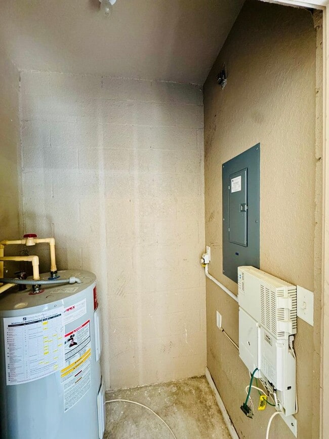 Building Photo - Spacious 2-Bedroom Townhome in Gated Fishh...
