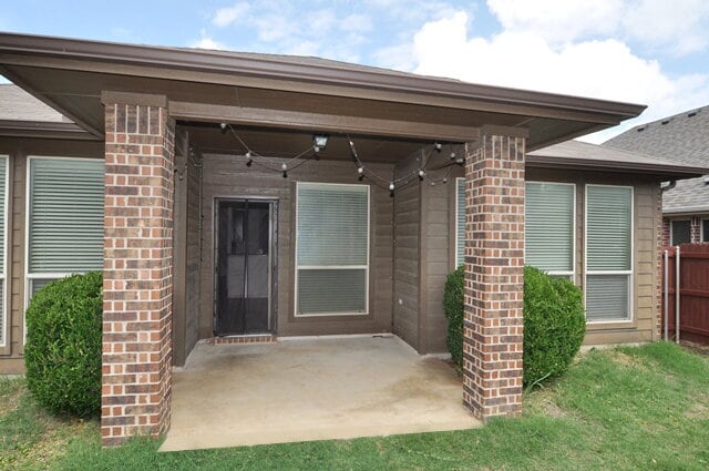 Building Photo - "Lovely 3-Bedroom, 2-Bath Home with Gourmet Kitchen & Community Amenities!"