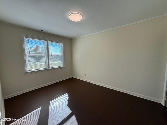 Building Photo - 2261 Onslow Dr