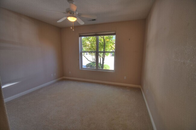 Building Photo - Beautiful NE Heights 3-4 Bedoom with Amazi...