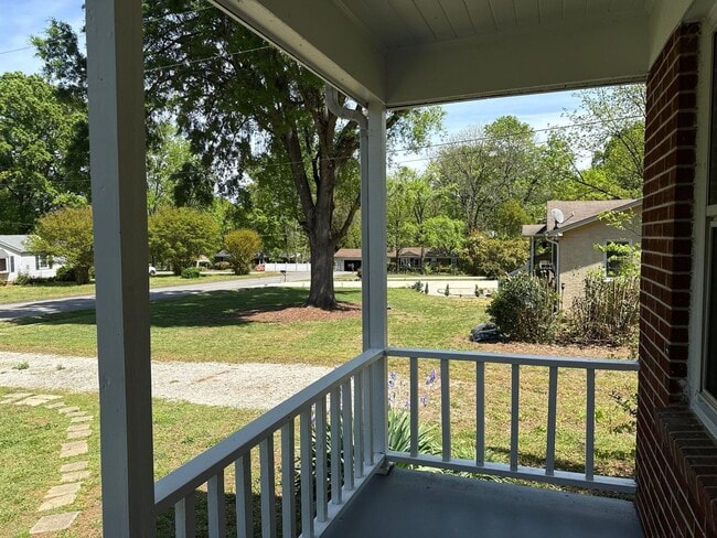 Building Photo - 3-bedroom, 1-bath Brick Home