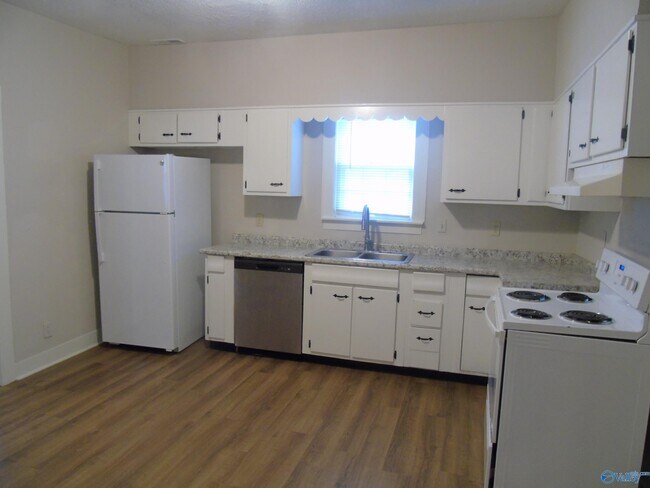 Building Photo - 802 Beirne Ave NE