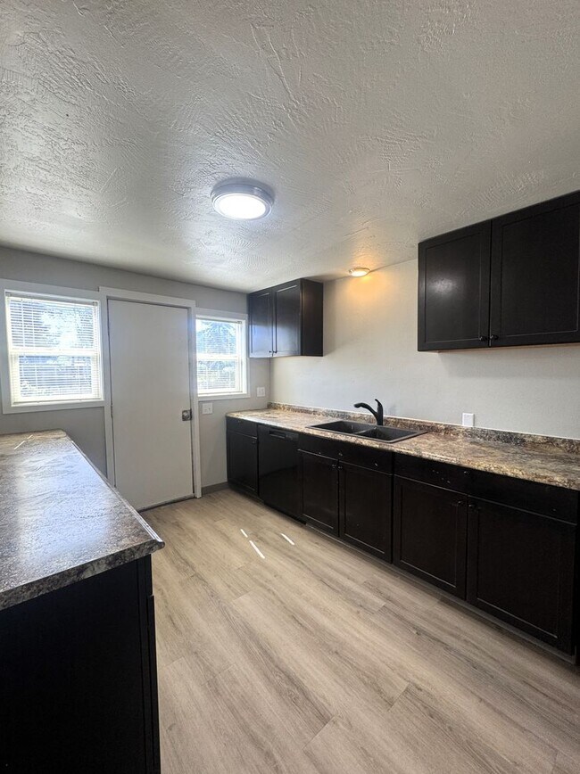 Building Photo - (OCK) 3-Bed 1-Bath Fully Renovated Home