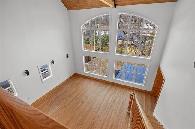 Building Photo - 1008 Courtenay Dr NE