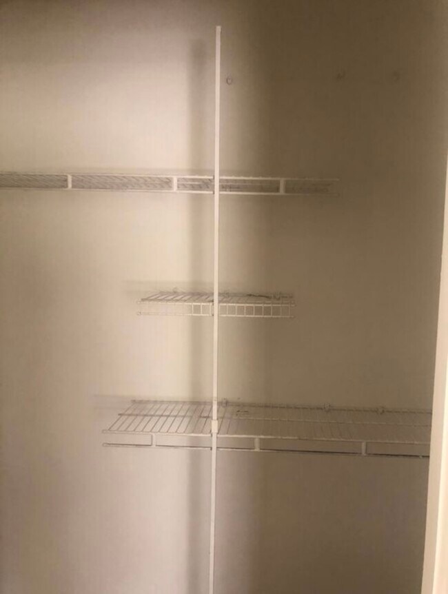 Building Photo - 501 Rosewell Ln