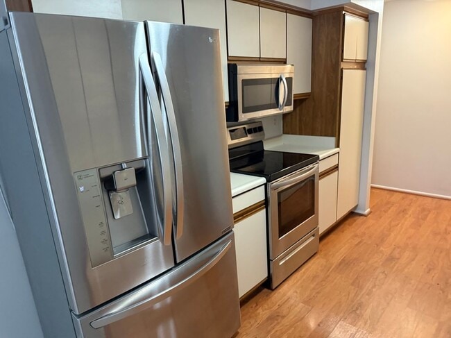 Building Photo - 43449 Arbor Way W