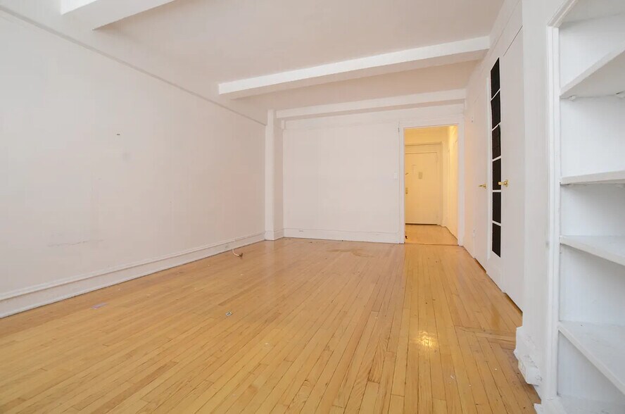 Building Photo - 257 W 97th St