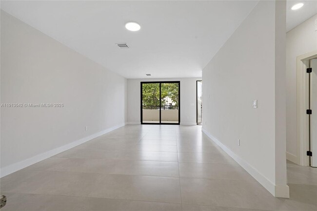 Building Photo - 4309 E 8th Ct