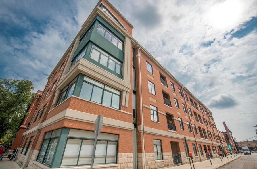Building Photo - 34 W Poplar Ave